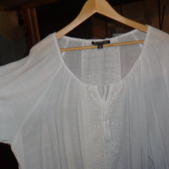 EXCELLENT ZAC&RACHEL WOMENS LOVELY LIGHT,AIRY WHITE BLOUSE-SIZE 3X-PRETTY DESIGN - Picture 2 of 3